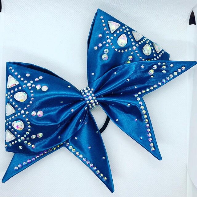 Satin Genähte Cheer Schleife Mit Ab Kristallen Und Schmucksteinen in Ihrer Farbwahl von aboutthebow