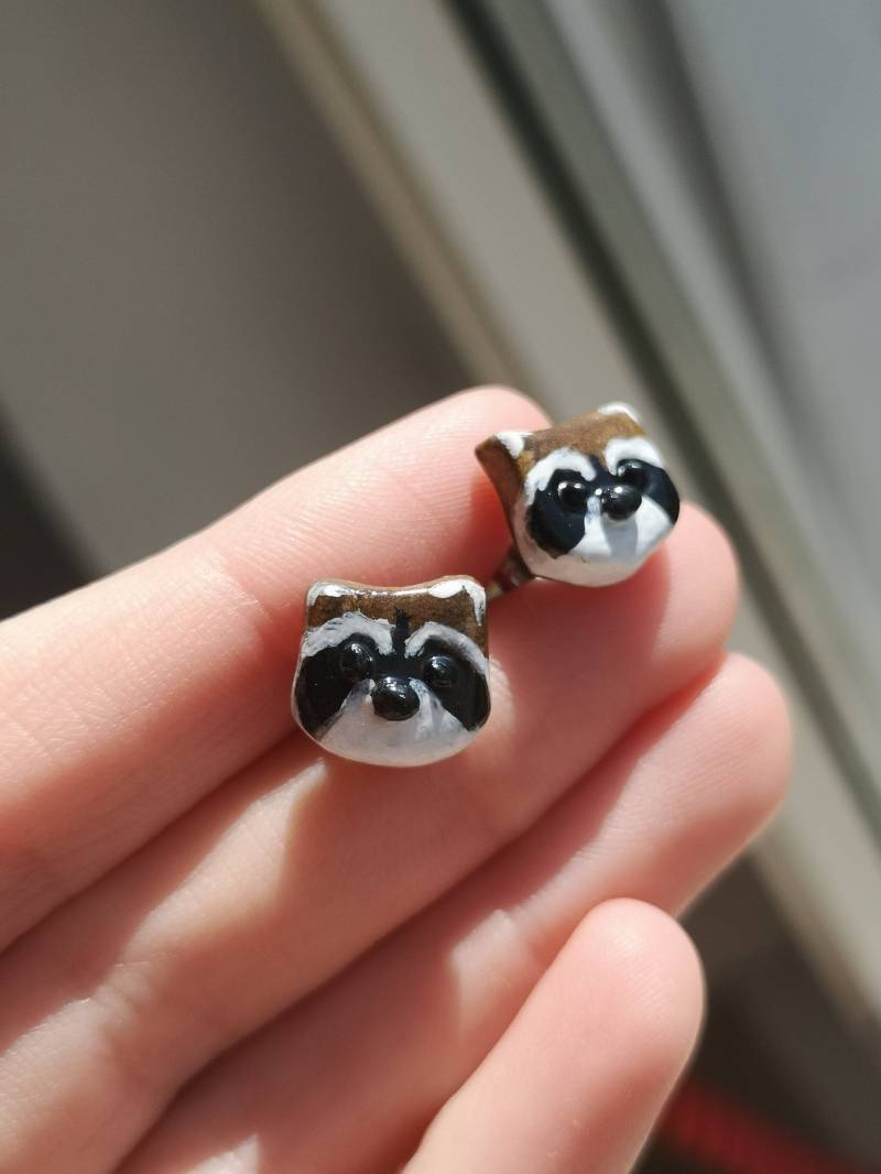 Süße Waschbären Stecker Ohrringe - Fimo Polymer Clay Handgemacht Und Gemalt Süße Waschbären Stecker Ohrringe - Fimo Polymer Clay Handgemacht Und Gemalt von abunnydanceshop