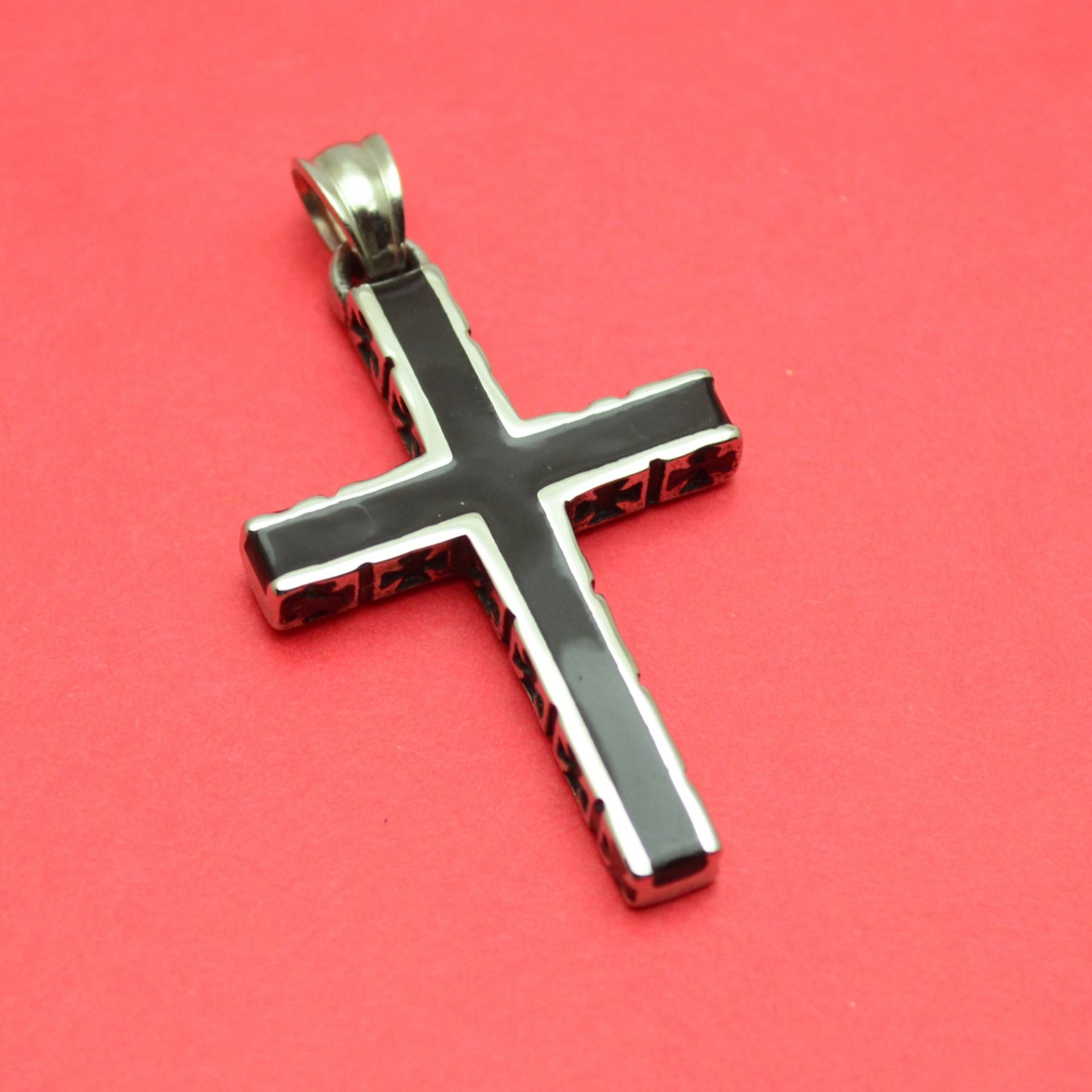 Kreuz Anhänger Edelstahl Schlicht Schwarz Und Silber Farbig Kreuz Anhänger Edelstahl Schlicht Schwarz Und Silber Farbig von abverkaufSoldout