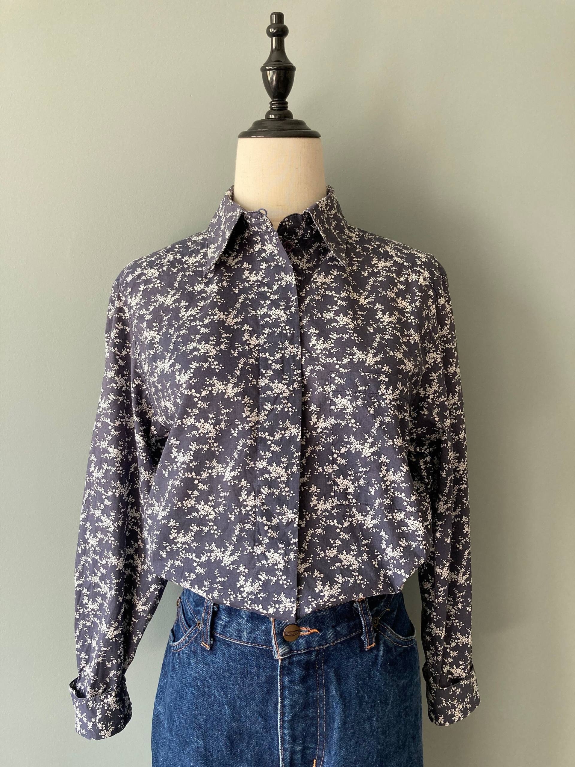 Cacharel 1990Er Jahre Marine Weiß Blümchen Baumwollshirt/Medium Cacharel 1990Er Jahre Marine Weiß Blümchen Baumwollshirt/Medium von acapulco78vintage