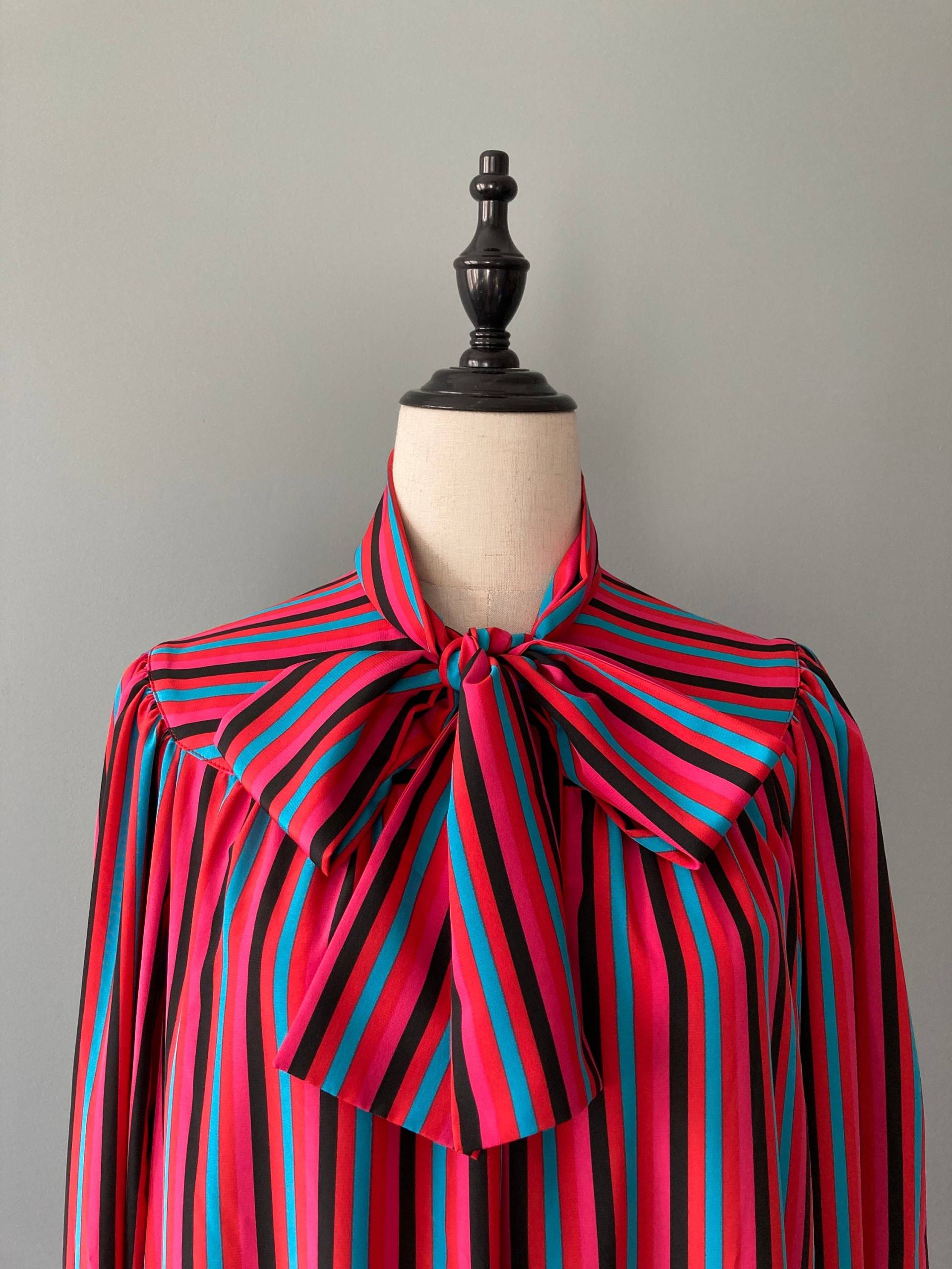 Caroline Rohmer 1970Er Streifenkleid, Großer Schleifenkragen/Medium Caroline Rohmer 1970Er Streifenkleid, Großer Schleifenkragen/Medium von acapulco78vintage