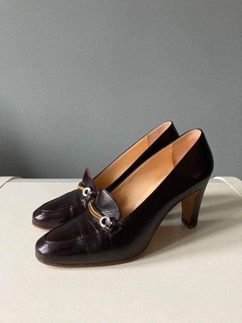 Céline 1970Er Dunkelbraune Leder Pumps, Goldene Details/Eu 38 Céline 1970Er Dunkelbraune Leder Pumps, Goldene Details/Eu 38 von acapulco78vintage