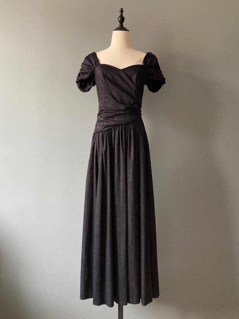 Laura Ashley 1980S Langes Schwarzes Baumwollkleid/Klein - Mittel Laura Ashley 1980S Langes Schwarzes Baumwollkleid/Klein - Mittel von acapulco78vintage