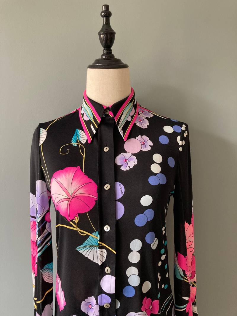 Léonard 1970Er Schwarz Rosa Lila Blumen Shirt/Klein Léonard 1970Er Schwarz Rosa Lila Blumen Shirt/Klein von acapulco78vintage