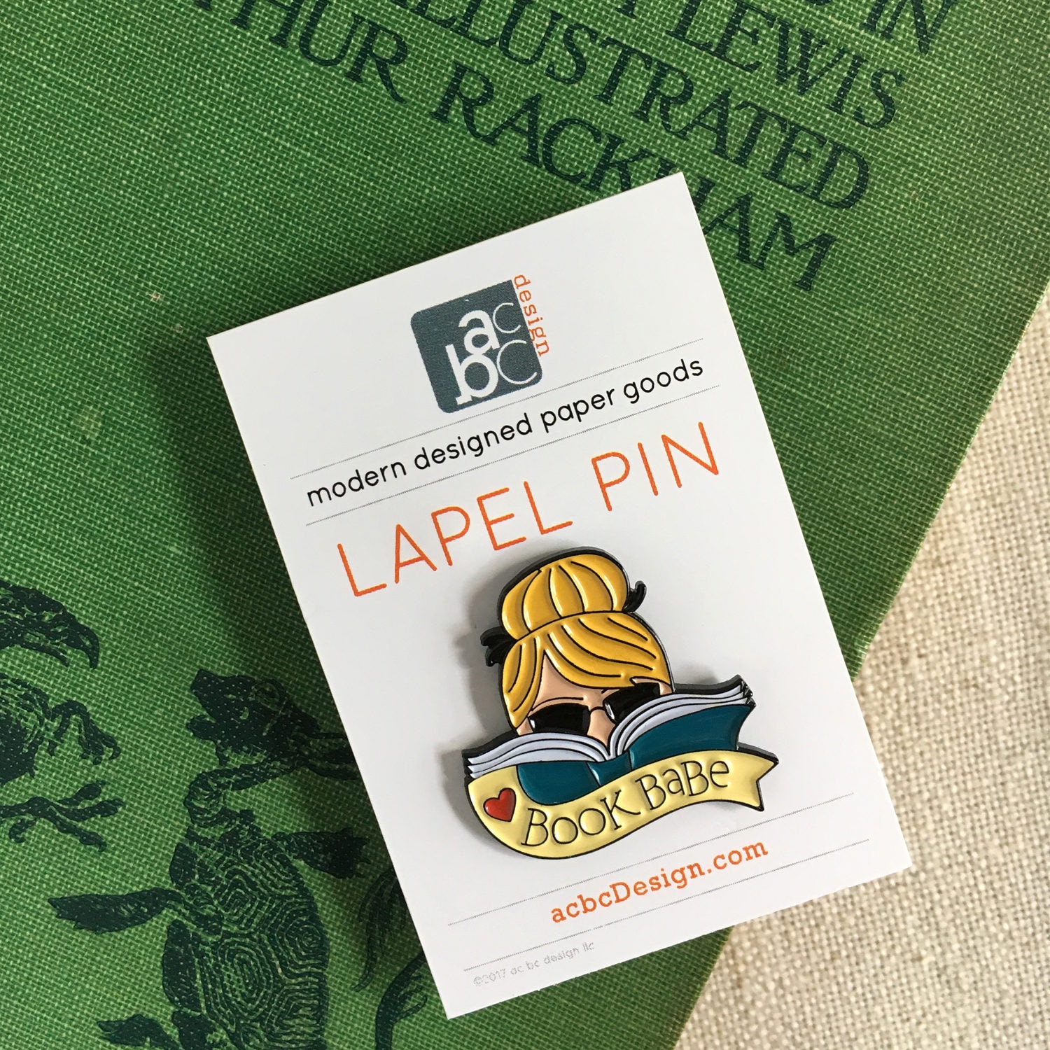 Blonde Book Babe Woman Emaille Anstecknadel/Geschenk Für Leser Buchgeschenk Flair Pin Freundin Soft Love Reading Blonde Book Babe Woman Emaille Anstecknadel/Geschenk Für Leser Buchgeschenk Flair Pin Freundin Soft Love Reading von acbcDesign