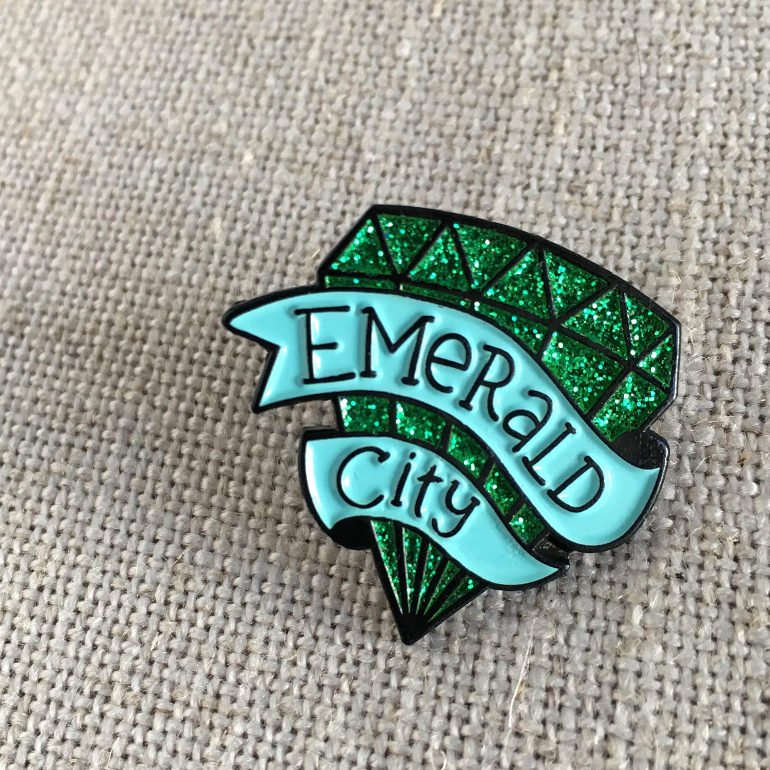Smaragd Stadt Glitzer Anstecknadel /Seattle Washington Emerald City Flair/Smaragdgrün Smaragd Stadt Glitzer Anstecknadel /Seattle Washington Emerald City Flair/Smaragdgrün von acbcDesign