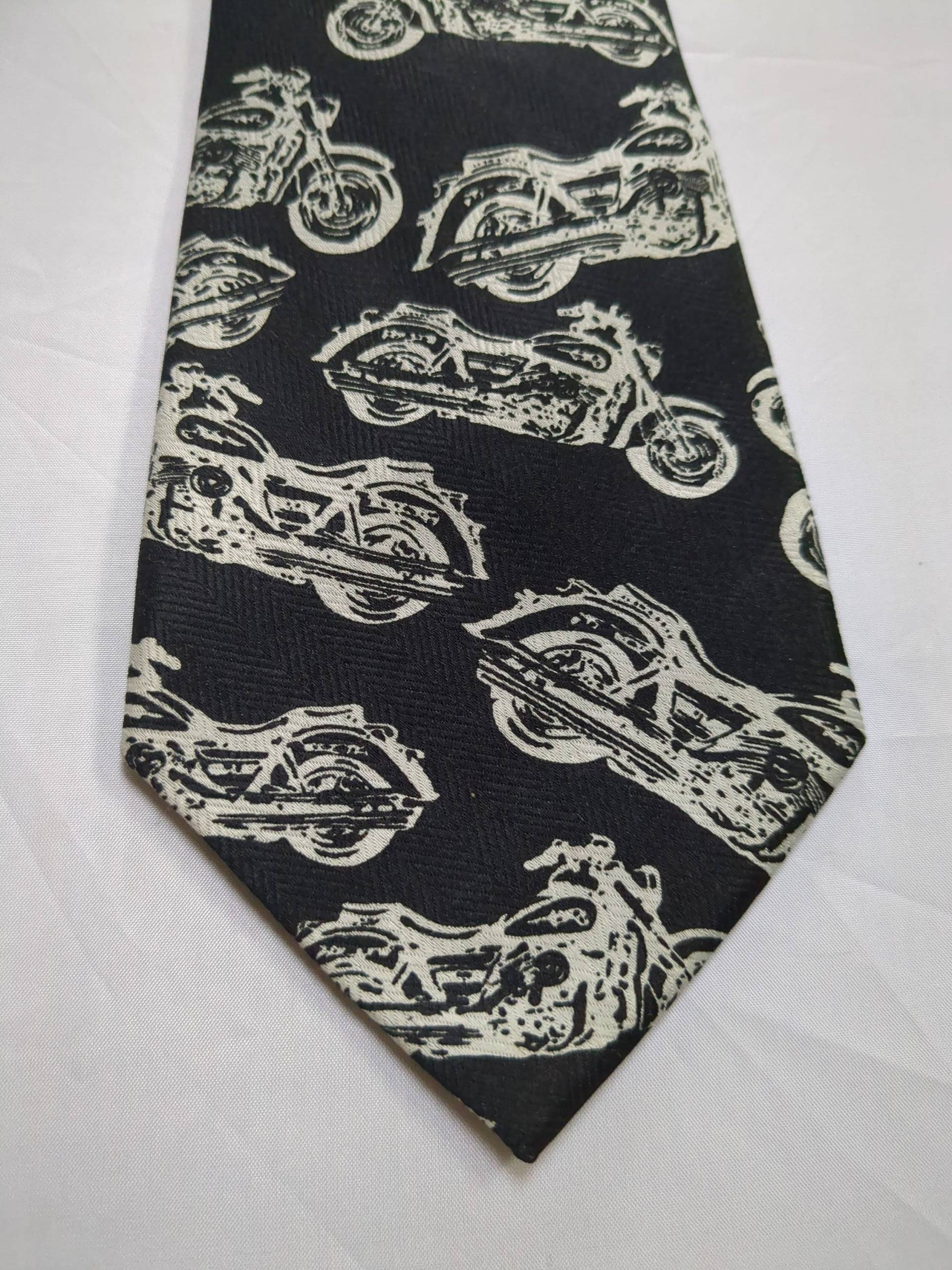 Motorrad Schwarz & Weiß Herren Krawatte Beverley Hills Polo Club Motorrad Schwarz & Weiß Herren Krawatte Beverley Hills Polo Club von accessorytoawedding