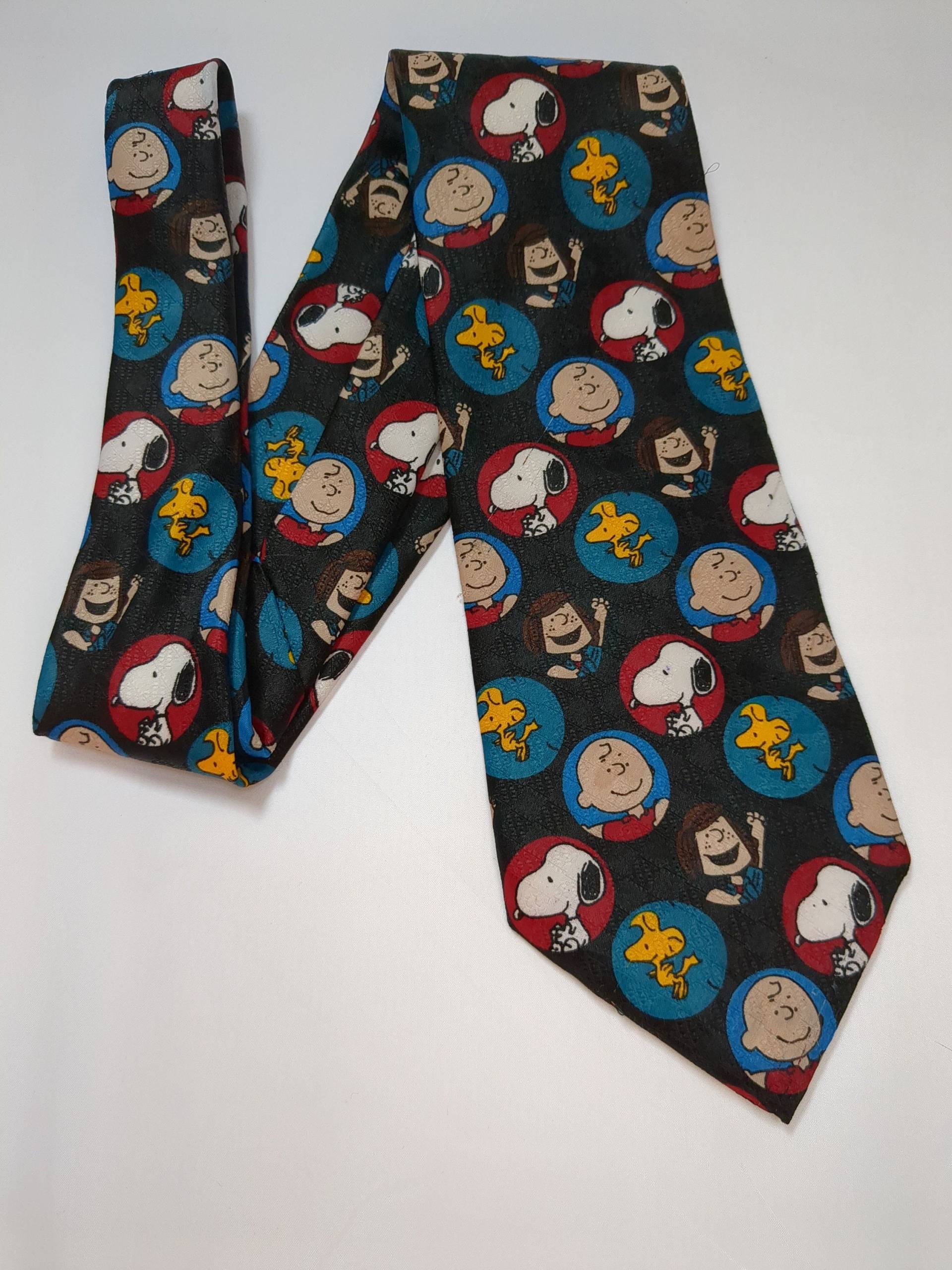 Peanuts Zeichentrickfiguren Freundeskreis Herren Krawatte Charlie Brown Peppermint Patty Snoopy Woodstock & Gang Peanuts Zeichentrickfiguren Freundeskreis Herren Krawatte Charlie Brown Peppermint Patty Snoopy Woodstock & Gang von accessorytoawedding