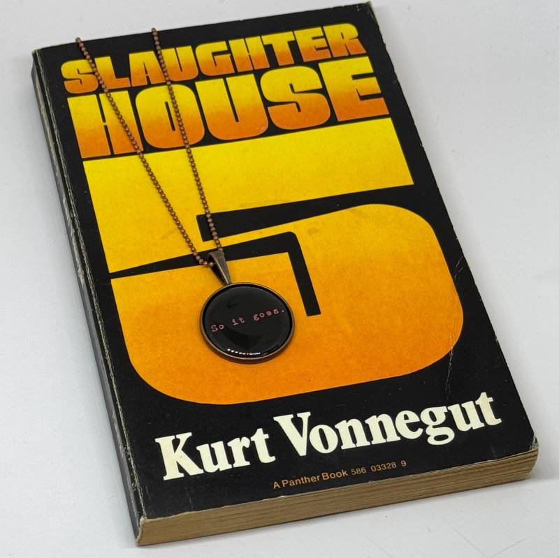 Bücherwurm Kette So Geht's - Kurt Vonnegut, Slaughterhouse-Five. Pazifist. Humanistisch. Geschenk Für Englisch Major. Absolut Vonnegutesk von acertainjenesaisquoi