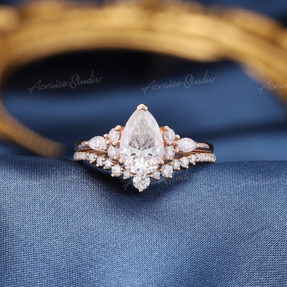 1.5Ct Moissanite Verlobungsring Set Birnenförmige Braut Rose Gold Hochzeit Ringe Frauen Diamant Cluster Ring Einzigartige 2 Stück von acraisejewelry