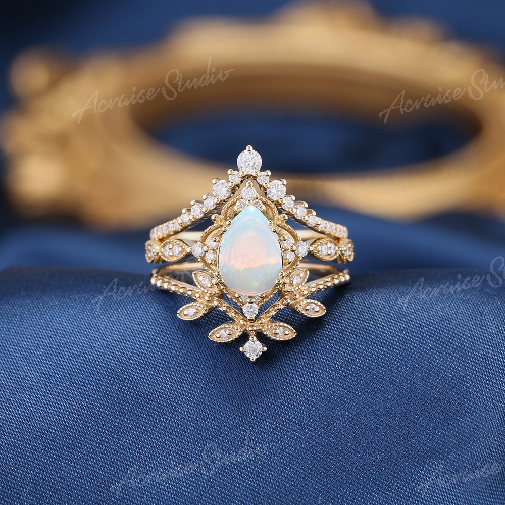 3 Stück Birnenschliff Opal Verlobungsring Set Art Deco Natur Inspiriert Blatt Wedding Band Rose Gold Moissanite Cluster Ring Einzigartige Braut von acraisejewelry