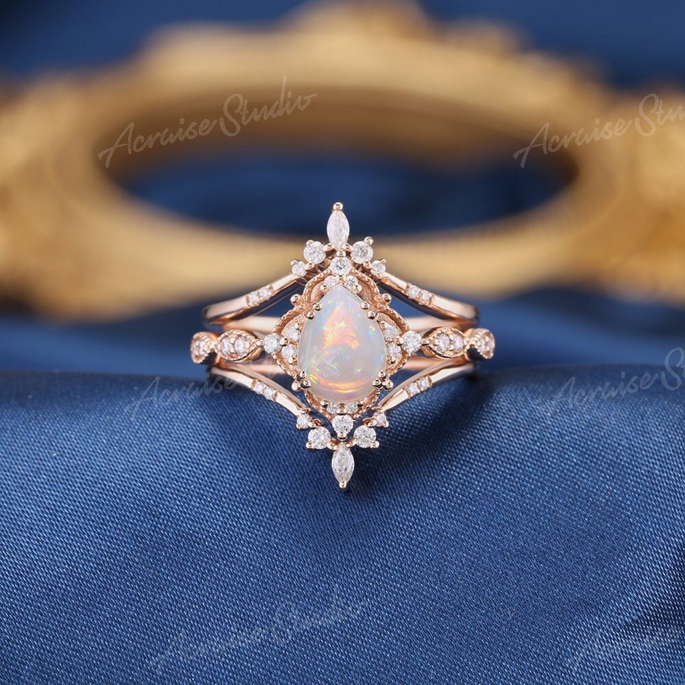 Einzigartige Opal Verlobungsring Set 3 Stück Birnenförmige Braut Sets Natur Weißer Ehering Frauen Vintage Rose Gold Versprechen Ring Für Sie von acraisejewelry