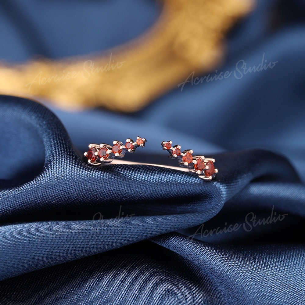 Rose Gold Hochzeit Band Frauen Vintage Granat Open Ring Stacking Matching Einzigartige Braut Versprechen Geschenk Für Sie von acraisejewelry