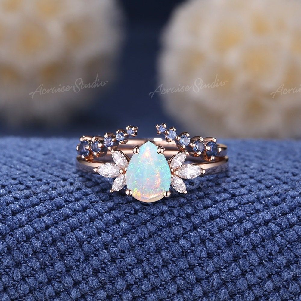 Vintage Natürliche Opal Verlobungsring Set Frauen Rosegold Birnenförmige Weißer Ring Einzigartige Trauringe Blauer Saphir Offener Ehering von acraisejewelry