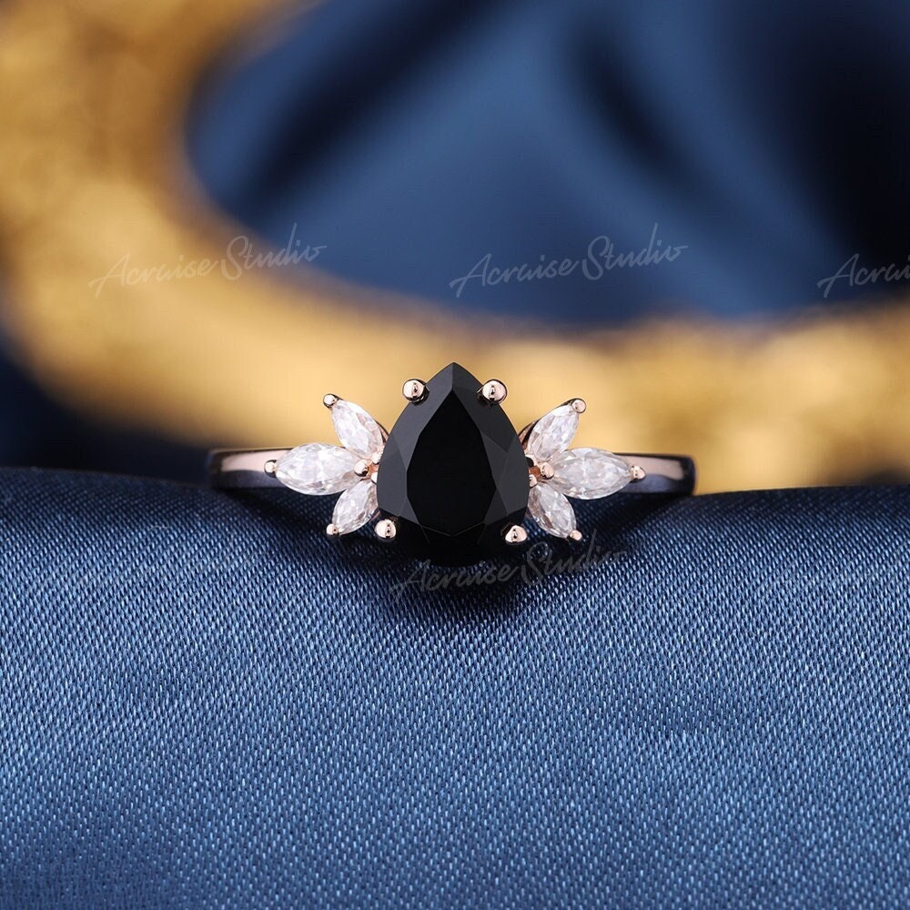 Vintage Schwarzer Onyx Verlobungsring Rose Gold Schwarz Edelstein Ehering Frauen Birnenförmiger Brautring Einzigartiger Marquise Diamant Cluster Ring von acraisejewelry