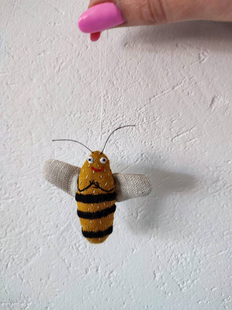 Biene. Fröhliche Etikett. Talisman Biene. Fröhliche Etikett. Talisman von adatine