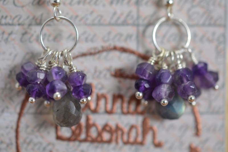 Labradorit Briolette & Rondelle Amethyst Ohrringe. Sterling Silber, Draht Gewickelt, Tropfen, Edelstein Cluster, Februar Geburtsstein von adgiggles