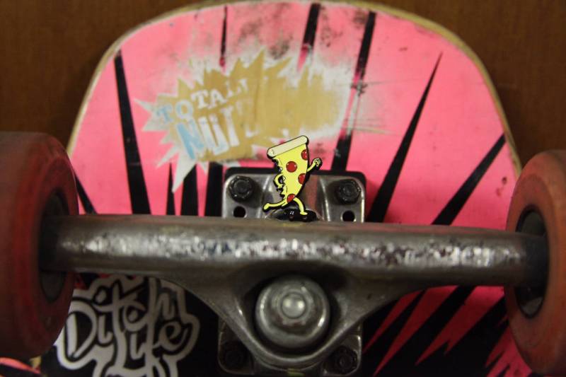 Kasten Palm Skate Scheibe Anstecknadel von adidap