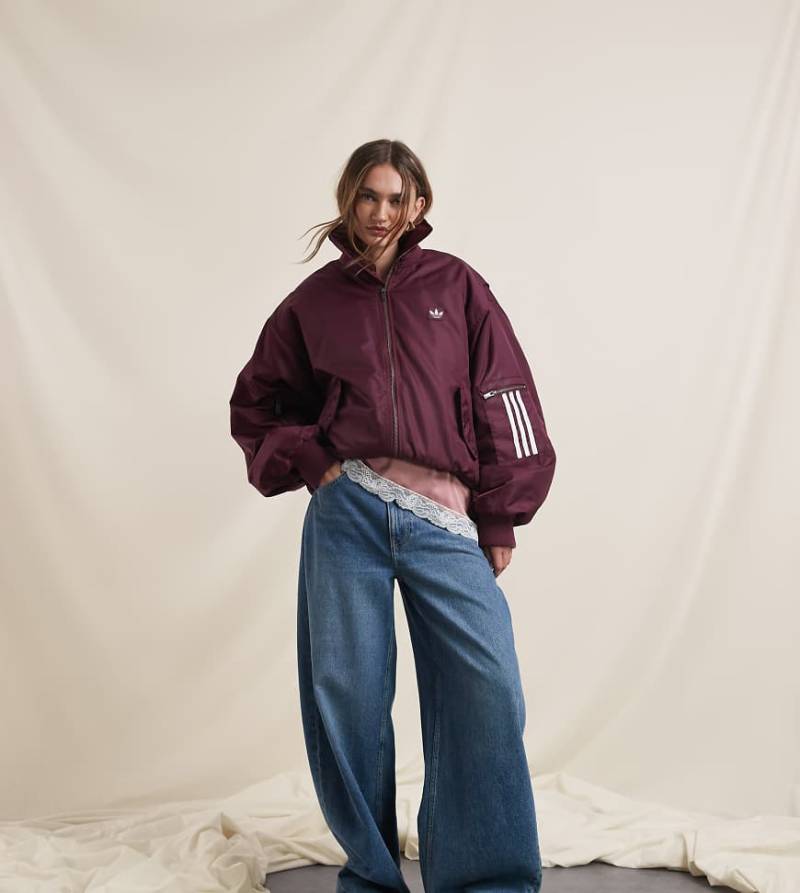 adidas Originals x ASOS - Bomberjacke in Burgunderrot von adidas Originals x ASOS