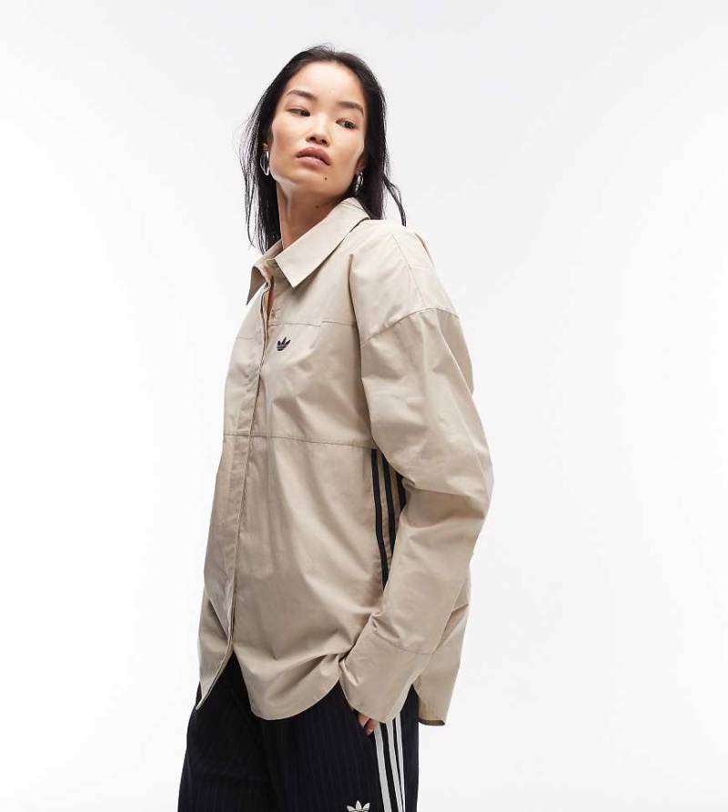adidas Originals x ASOS - Hemd in Beige mit Schulterpolstern und betonter Taille-Neutral von adidas Originals x ASOS