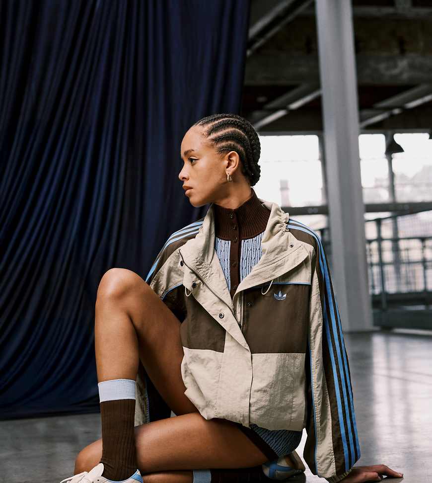 adidas Originals x ASOS - Oversize-Trainingsjacke aus Nylon in Beige mit Farbblockmuster-Neutral von adidas Originals x ASOS