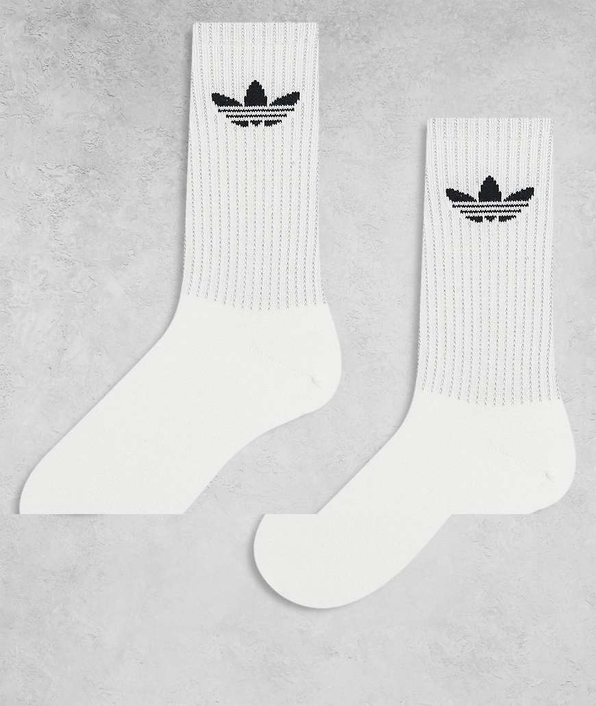adidas Originals - 2er-Pack Crew-Socken in Weiß mit reflektierendem Detail und Dreiblatt-Logo von adidas Originals
