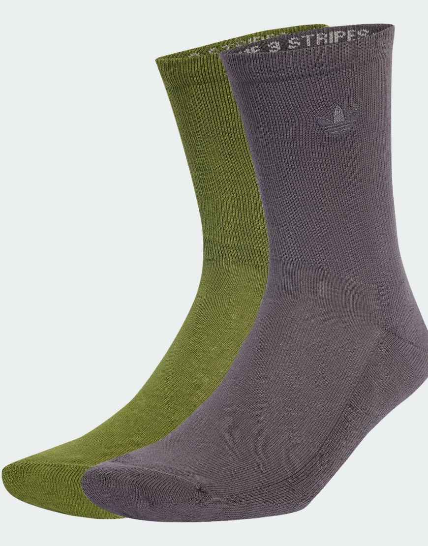 adidas Originals - 2er-Pack zweifarbige Crew-Socken in Tech Olive / Grey Strata-Grün von adidas Originals