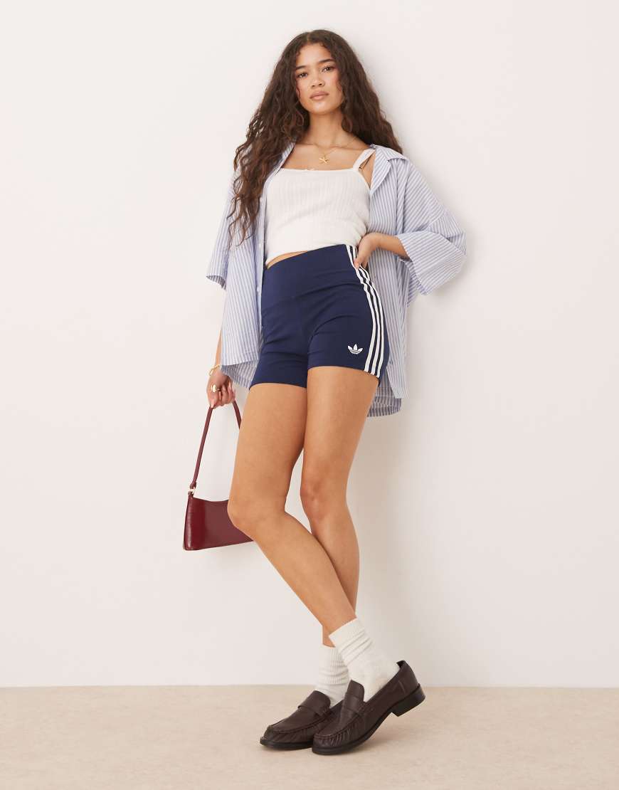 adidas Originals - Adicolor - Booty-Shorts in Marineblau mit 3-Streifen-Design adidas Originals - Adicolor - Booty-Shorts in Marineblau mit 3-Streifen-Design von adidas Originals