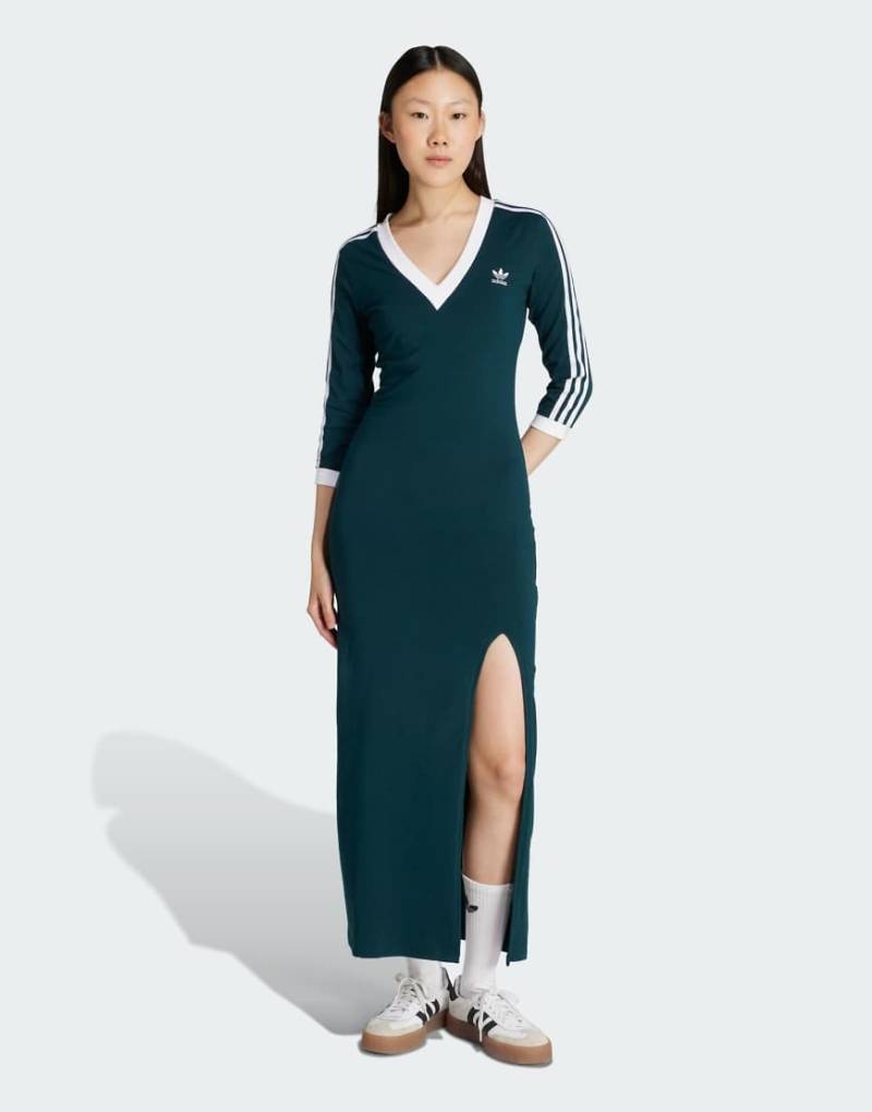 adidas Originals - Adicolor Classics - Maxikleid in Aurora Ivy/Weiß mit 3 Streifen-Grün von adidas Originals