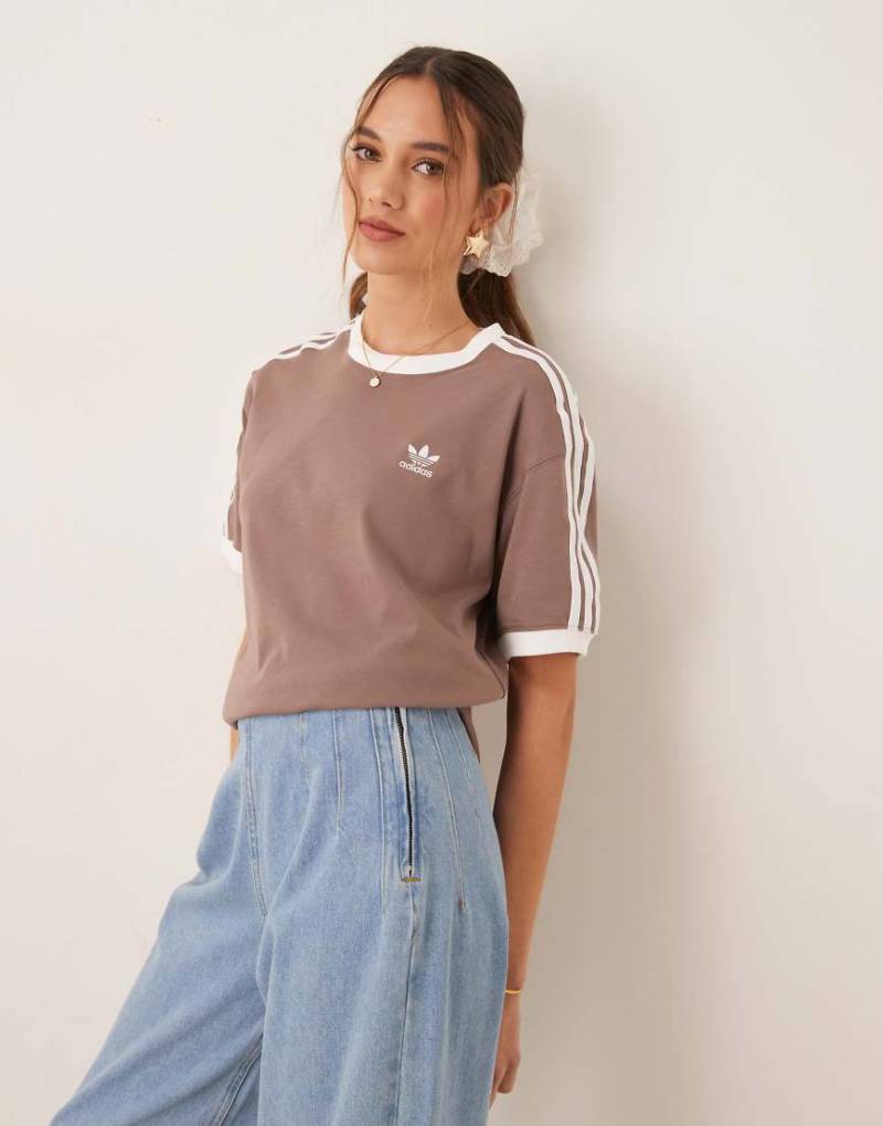 adidas Originals - Adicolor Classics - T-Shirt in Braun mit den drei Streifen von adidas Originals
