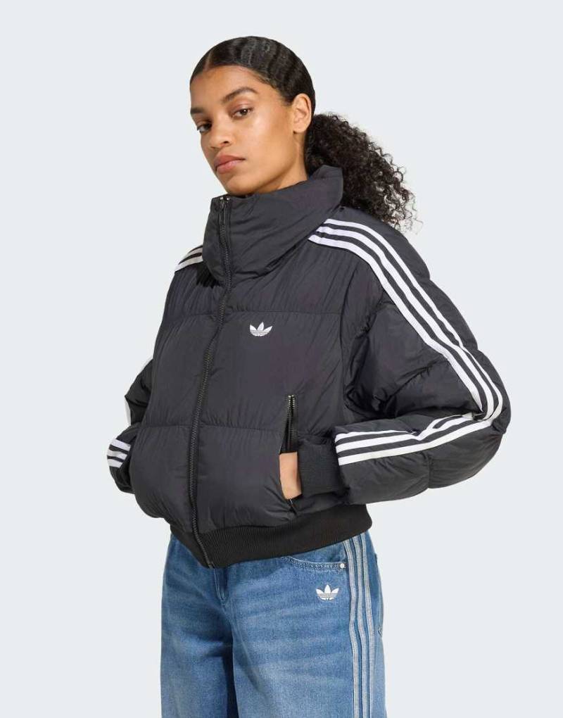 adidas Originals - Adicolor - Cropped Steppjacke in Schwarz mit synthetischen Daunen von adidas Originals