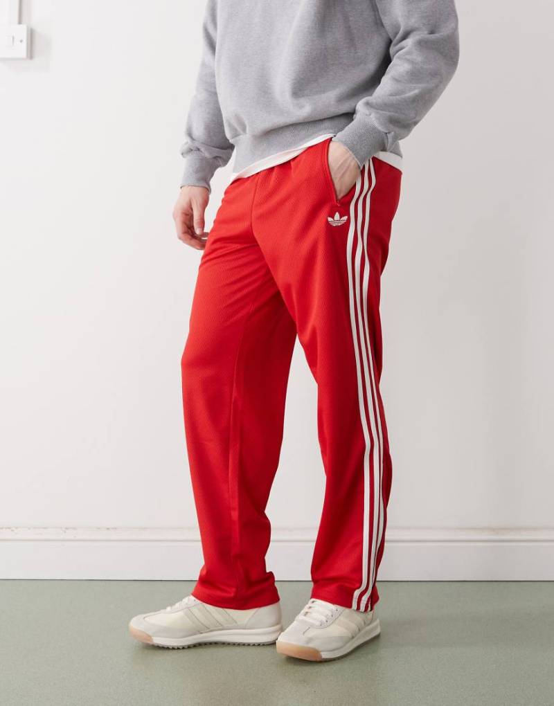 adidas Originals - Adicolor Firebird - Trainingshose aus Netzstoff in Better Scarlet-Rot von adidas Originals