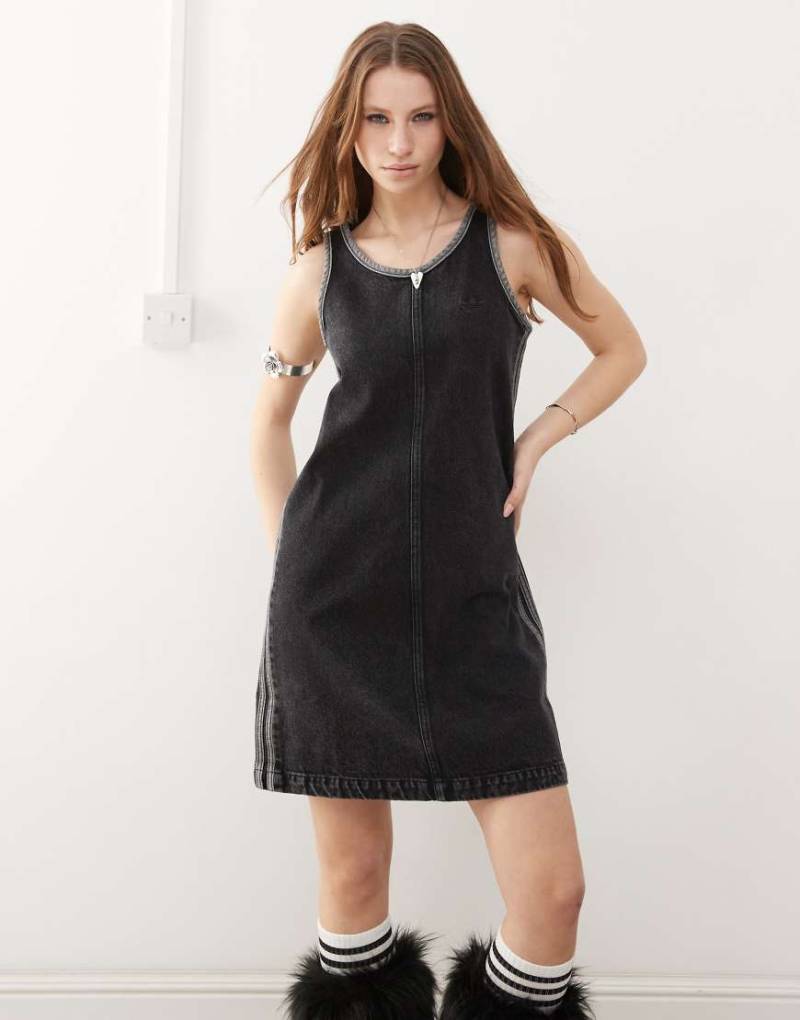 adidas Originals - Adicolor - Jeanskleid im 90er-Stil in Schwarz von adidas Originals