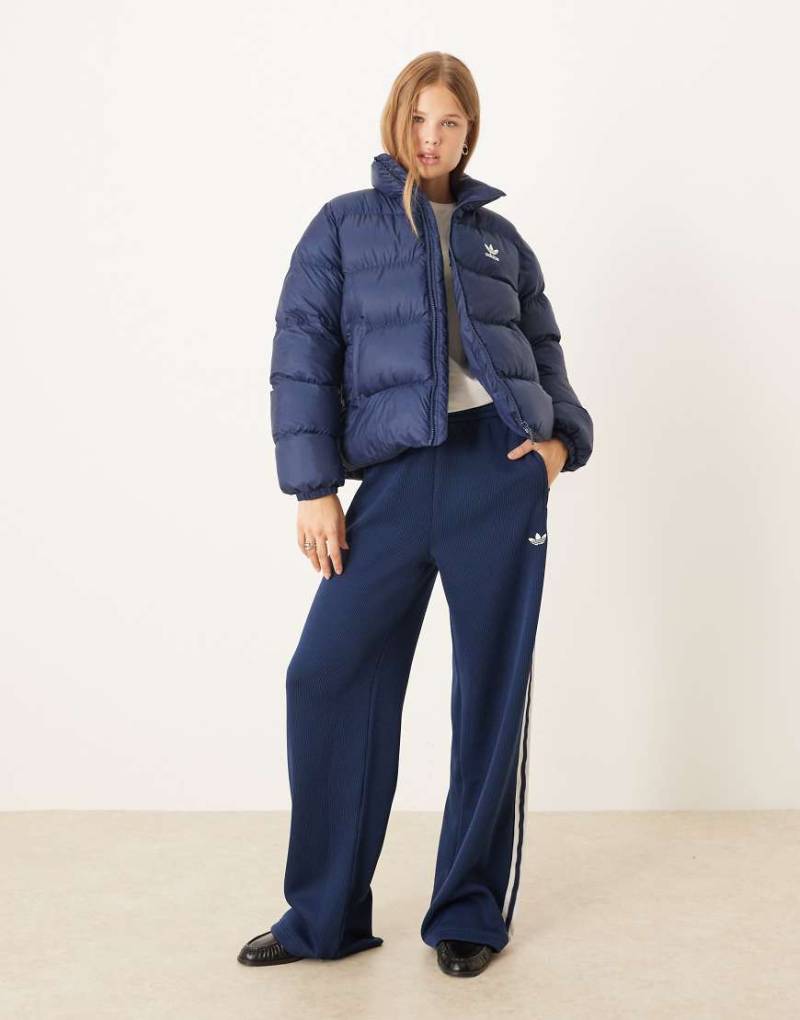 adidas Originals - Adicolor - Kurze Pufferjacke in Marineblau von adidas Originals