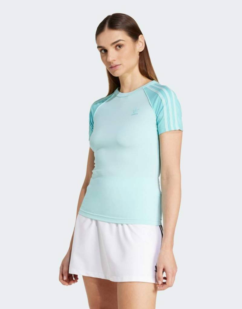 adidas Originals - Adicolor - Schmal geschnittenes Raglan-T-Shirt in Semi Flash Aqua mit den 3 Streifen-Blau von adidas Originals