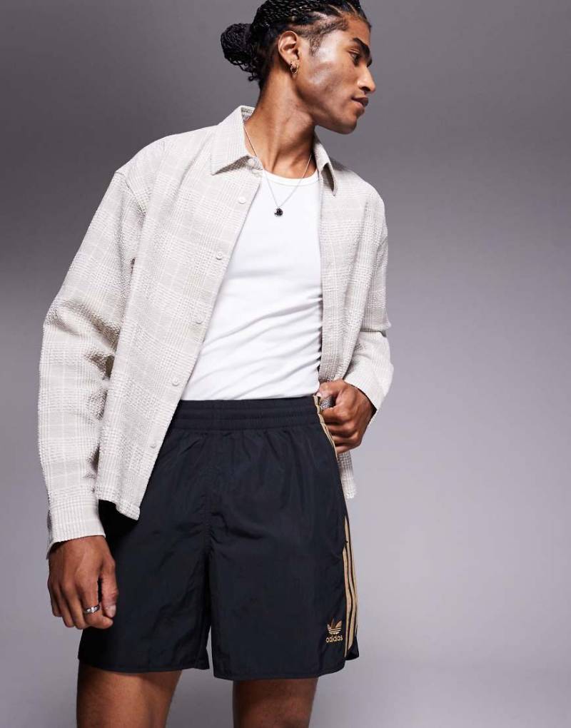 adidas Originals - Adicolor - Sprinter-Shorts in Schwarz und Beige von adidas Originals