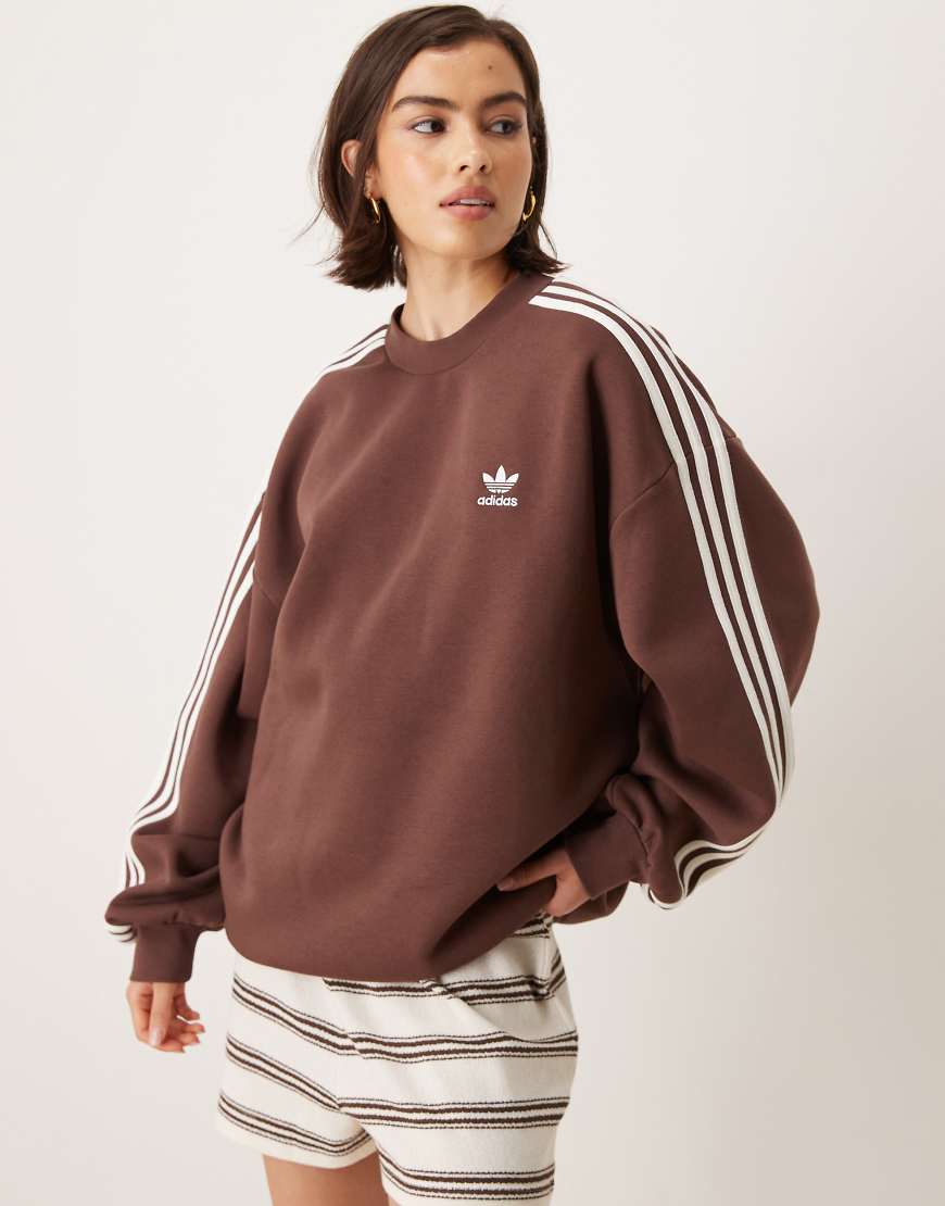 adidas Originals - Adicolor - Sweatshirt in Braun mit den drei Streifen adidas Originals - Adicolor - Sweatshirt in Braun mit den drei Streifen von adidas Originals