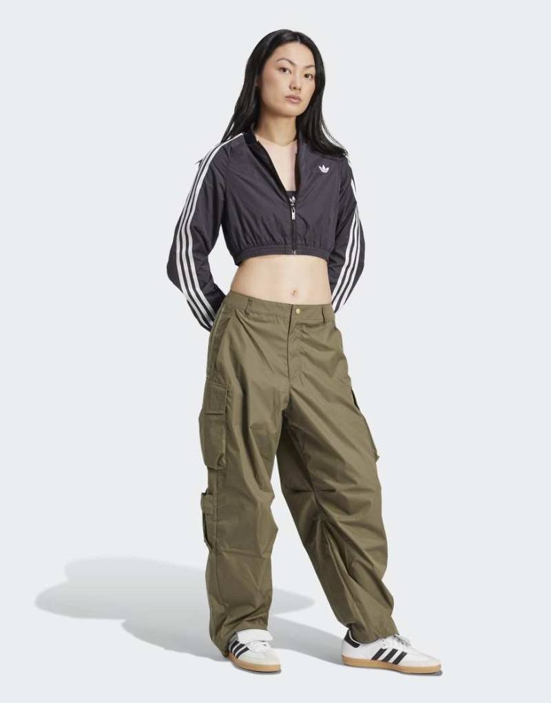 adidas Originals - Adicolor Teamgeist - Cropped-Trainingsoberteil in Schwarz von adidas Originals