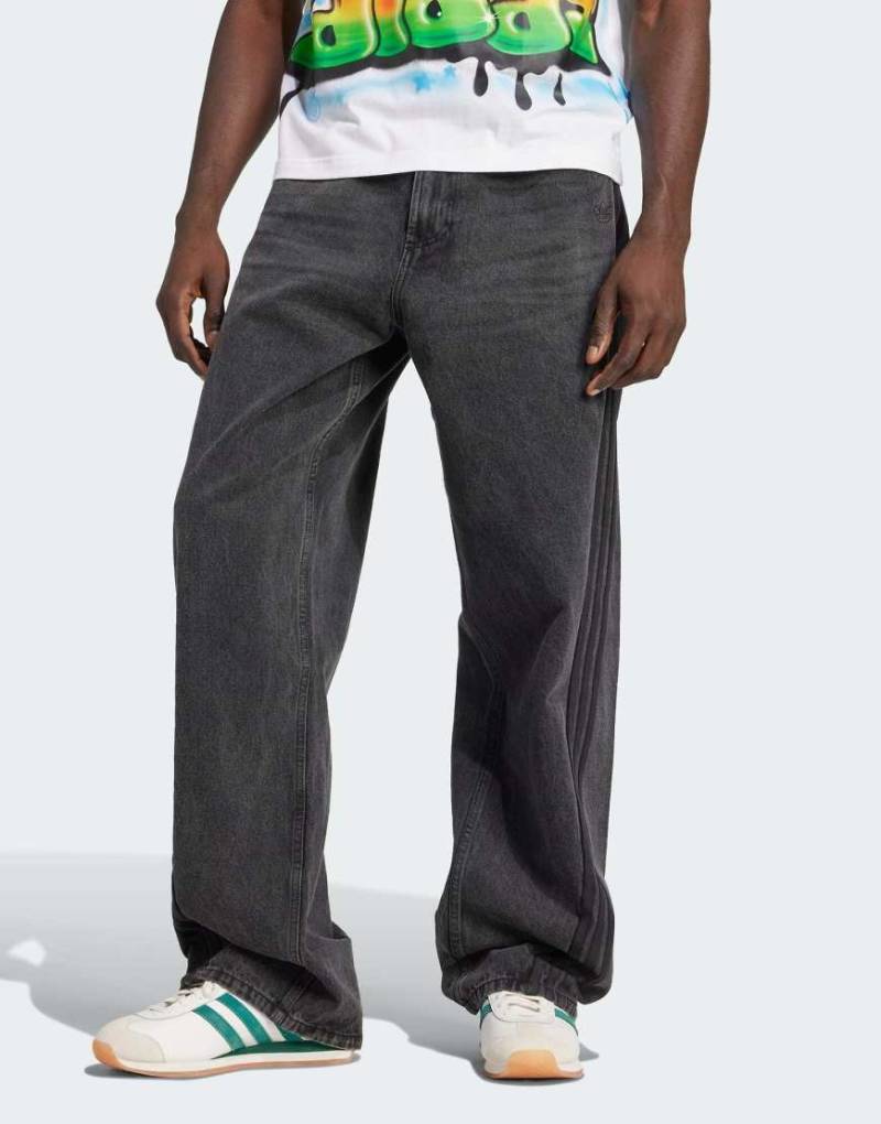 adidas Originals - Adilenium Season 3 - Loose Fit Jeans in Schwarz von adidas Originals