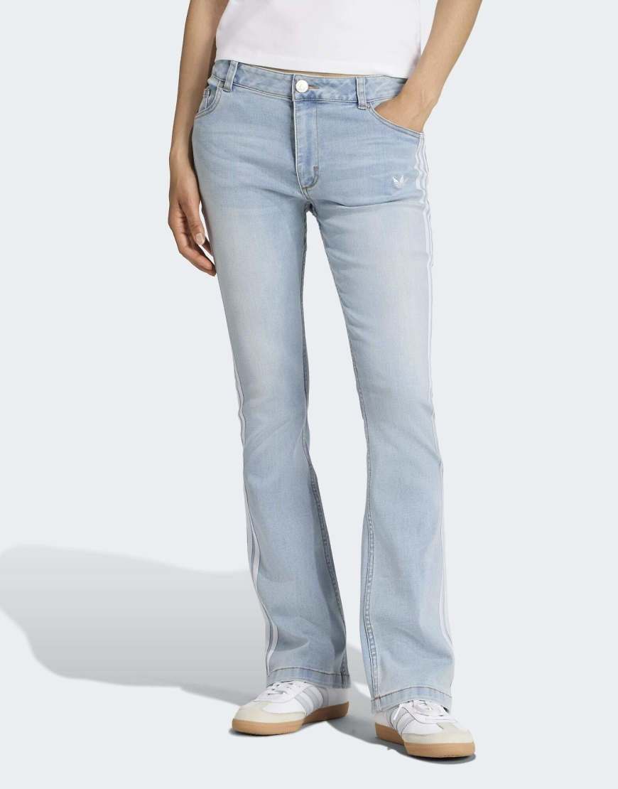 adidas Originals - Adilenium Season 4 Teamgeist - Schmal geschnittene Jeanshose in Hellblau von adidas Originals