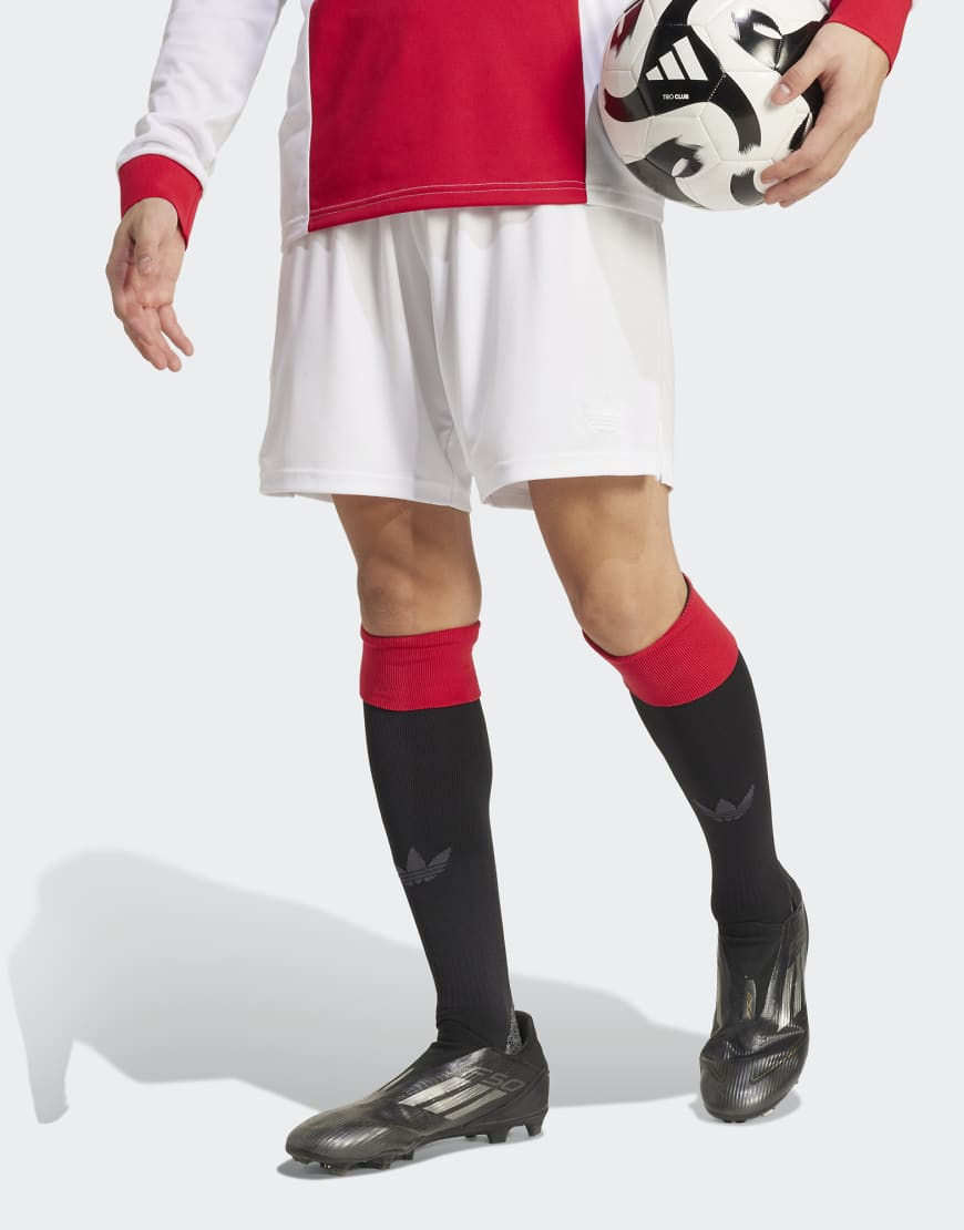 adidas Originals - Ajax Amsterdam Anniversary - Shorts in Weiß adidas Originals - Ajax Amsterdam Anniversary - Shorts in Weiß von adidas Originals