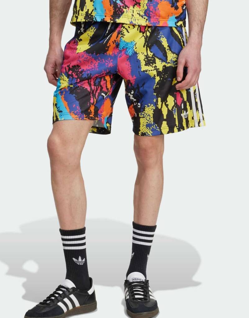 adidas Originals - Archive - Gemusterte Shorts in Bunt/leuchtendem Gelb, 9 Zoll Schrittlänge von adidas Originals