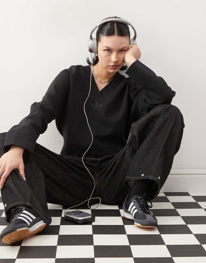 adidas Originals - Ballett-Sweatshirt in Schwarz mit V-Ausschnitt von adidas Originals