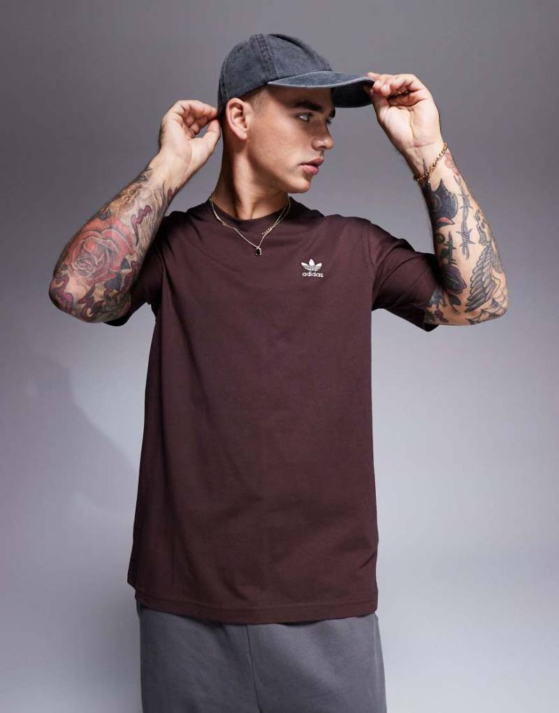 adidas Originals - Basic-Sweatshirt in Schattenbraun von adidas Originals