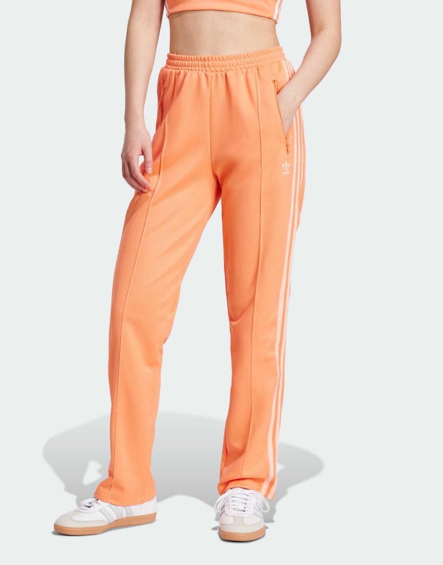 adidas Originals - Classics - Trainingshose in Koralle-Rosa von adidas Originals