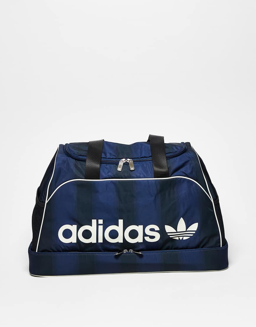 adidas Originals - Beuteltasche in Marineblau von adidas Originals