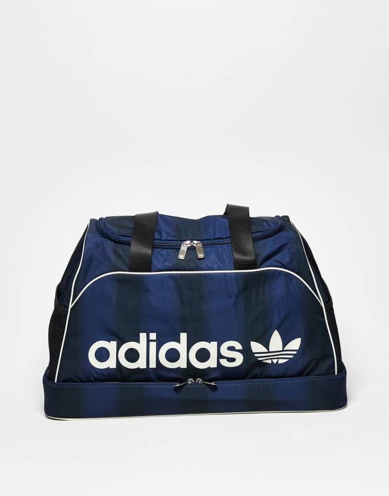adidas Originals - Beuteltasche in Marineblau von adidas Originals
