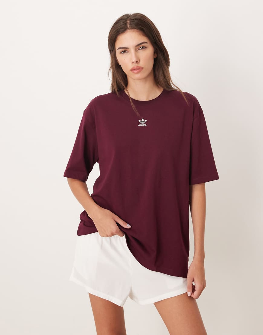 adidas Originals - Boyfriend-T-Shirt in Burgunderrot von adidas Originals
