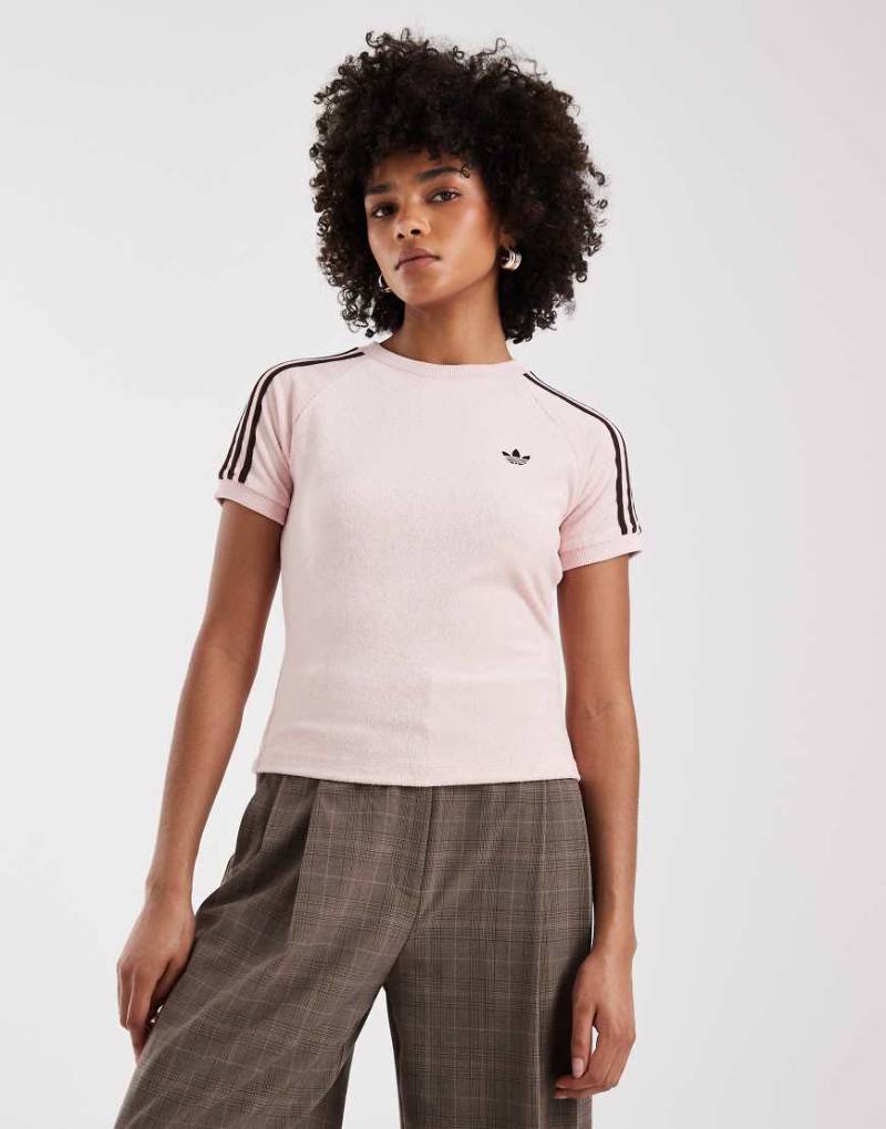 adidas Originals - Cali - T-Shirt aus Frottee in Sandrosa von adidas Originals