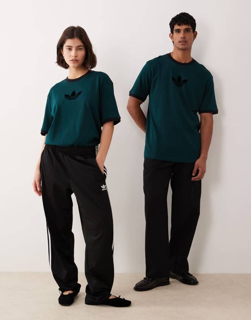 adidas Originals - Centre Trefoil - Oversize-T-Shirt in Dunkelgrün von adidas Originals